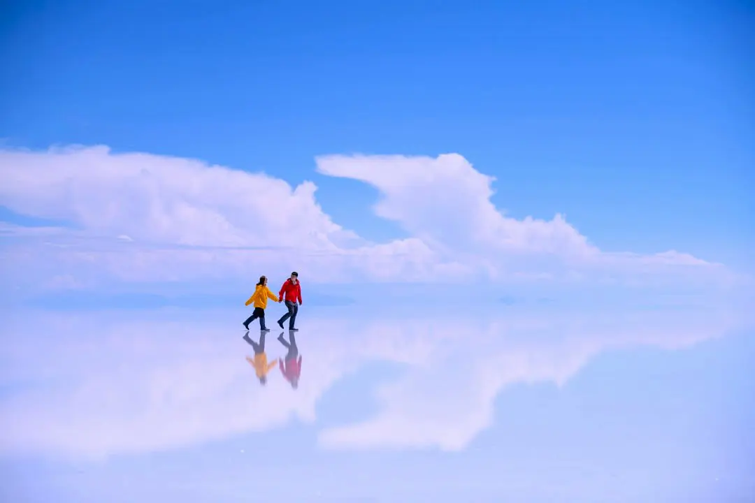 Flight from La Paz to Uyuni & Begin 2D/2N Uyuni Salt Flats Programme with Stargazing - Image 2