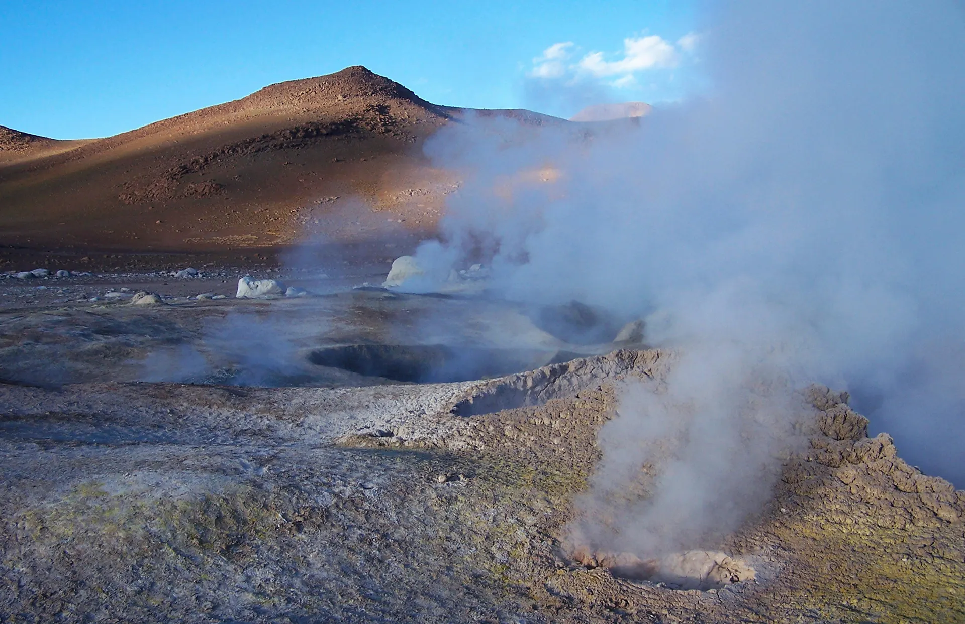Flight from La Paz to Uyuni & Begin 2D/2N Uyuni Salt Flats Programme with Stargazing - Image 3