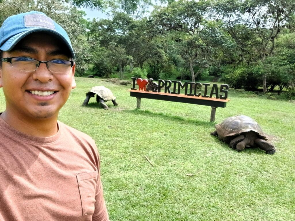 Wilfredo Z. travelling in South America – Giant tortoises, Santa Cruz Island, Galápagos