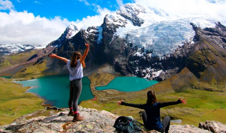 Discover the 7 Lakes of Ausangate: Ultimate Hiking Experience Near Cusco Discover the 7 Lakes of Ausangate: Ultimate Hiking Experience Near Cusco