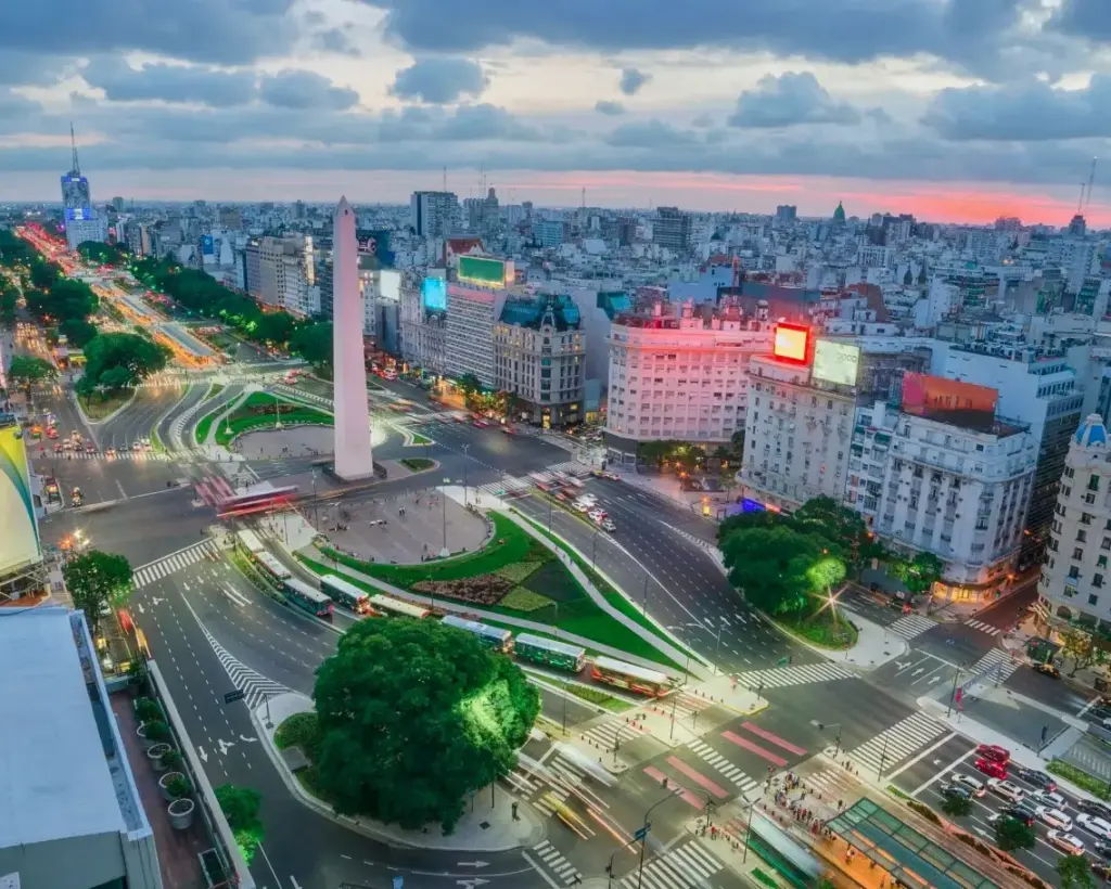 The Obelisk and Avenida 9 de Julio at dusk
