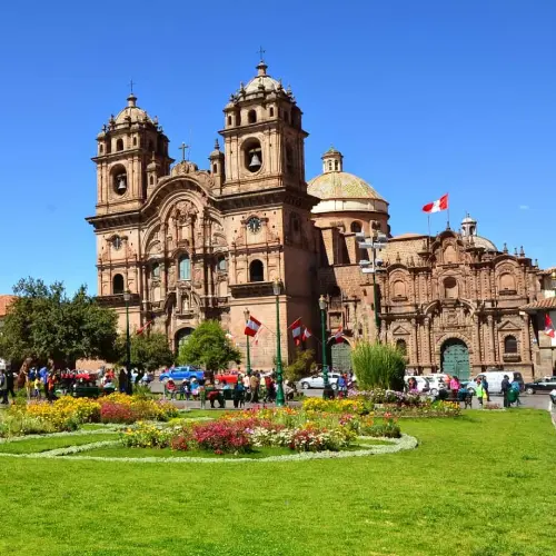 Flight from Lima to Cusco and Visit a Traditional Textile Centre - Image 2