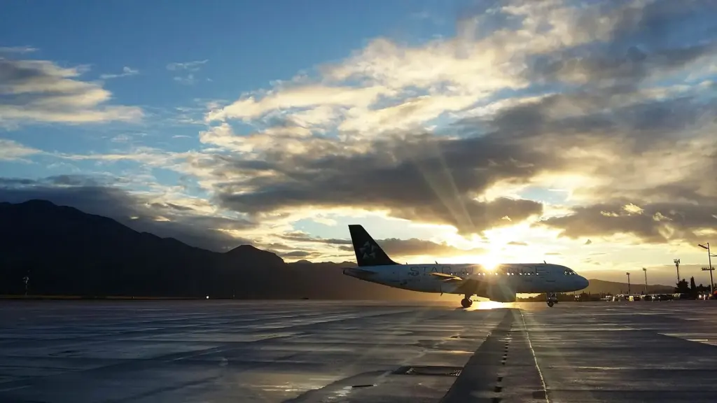A morning flight between two South American cities