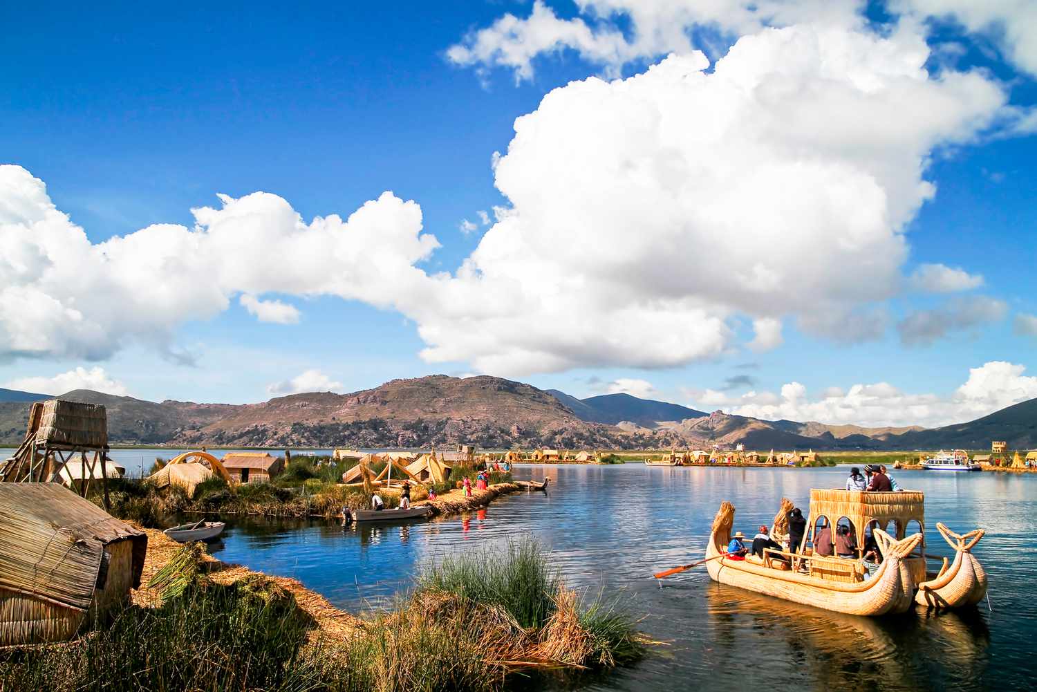Full-Day Lake Titicaca Tour Visiting Uros & Luquina Chico Islands - Image 2