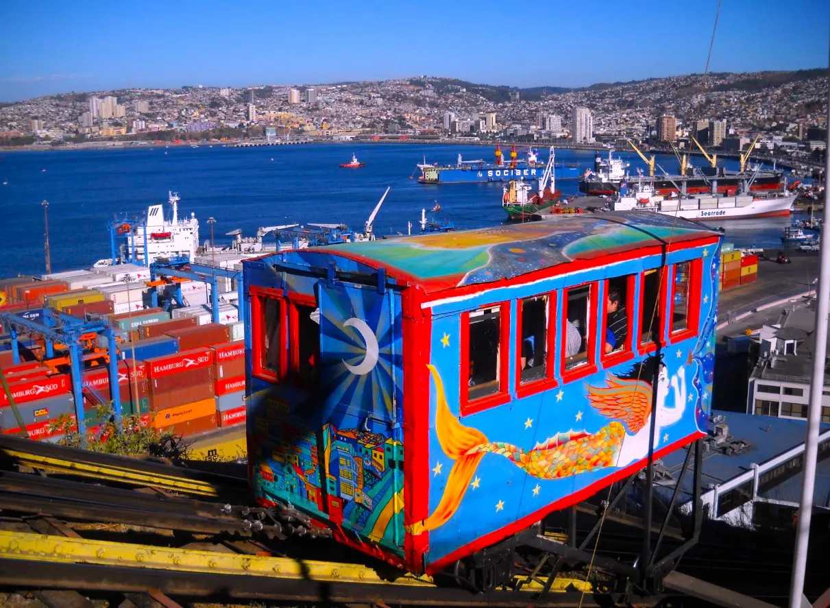 Half-Day Valparaiso Walking City Tour & Graffiti Experience Tour - Image 2