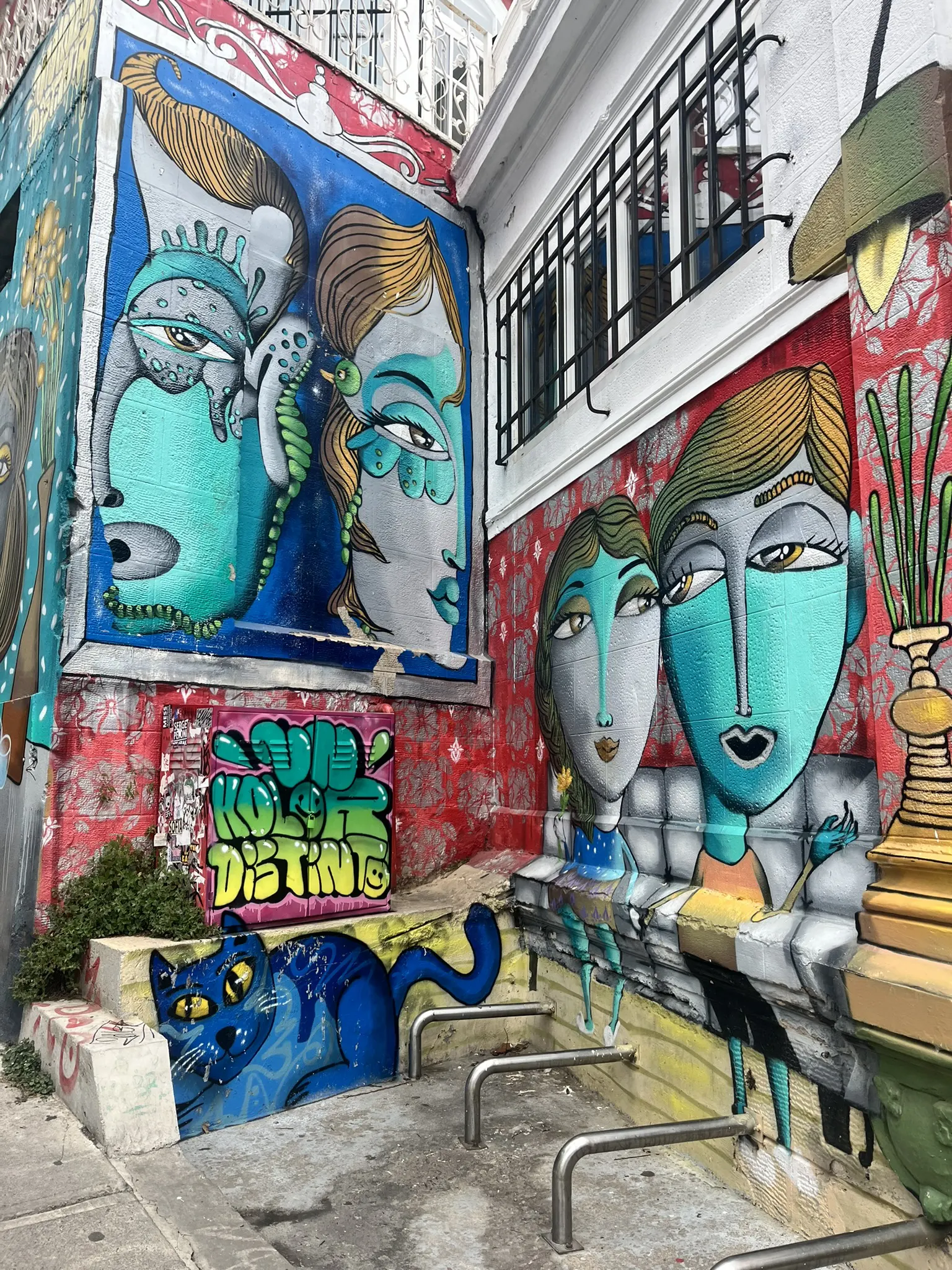 Half-Day Valparaiso Walking City Tour & Graffiti Experience Tour - Image 3